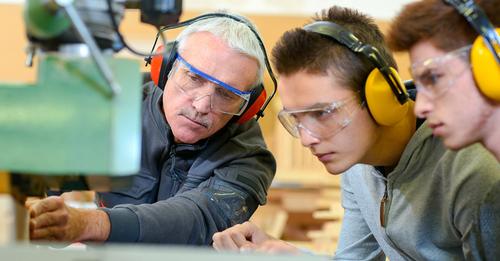 New data shows apprenticeship and traineeship numbers continue to rise