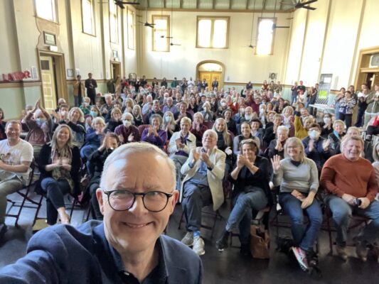 Great to welcome new members to ⁦@AustralianLabor⁩ at Leichhardt Town ...