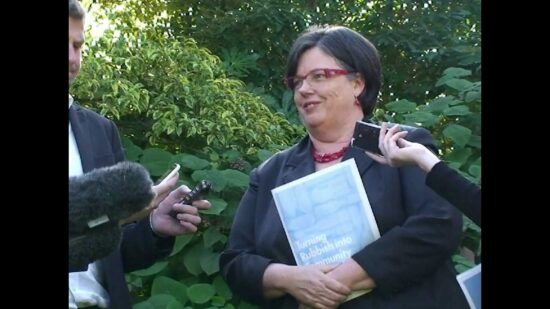 Victorian Greens: Colleen Hartland introduces 10c Deposit Bill