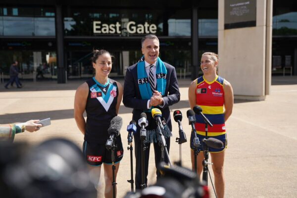 Peter Malinauskas: I’m here at @TheAdelaideOval with @pafc_w and @CrowsAFLW in anticipati…