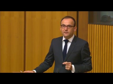 Adam Bandt speaks in support of the Safe Schools Coalition