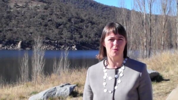 Campaign Trail - Nicola Roxon talking about better health services in Jindabyne