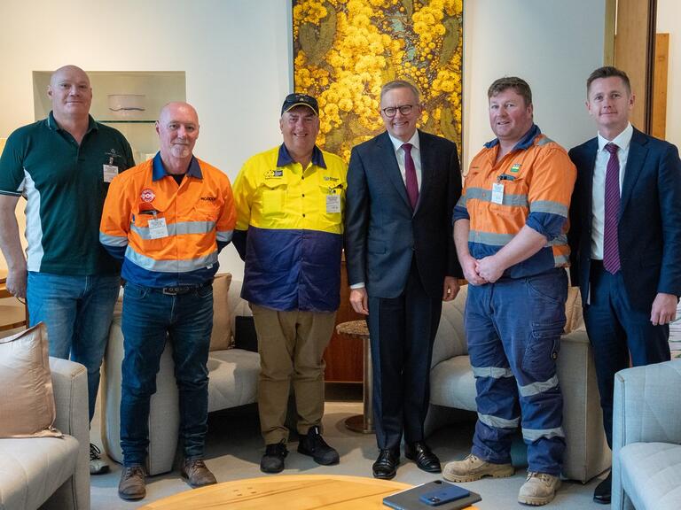 Anthony Albanese: Great to meet with @AWUnion members to discuss energy policy and …