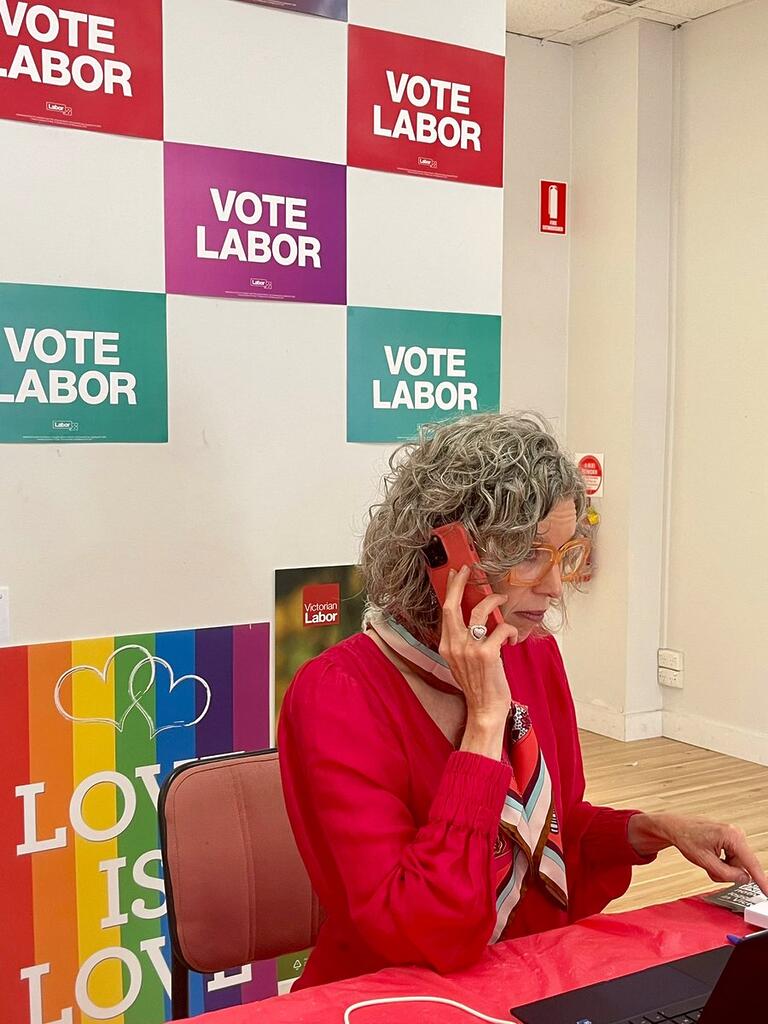 Jaala Pulford MP: Albert Park with my dear friend @NinaTaylorMP today  #voteLabor #…