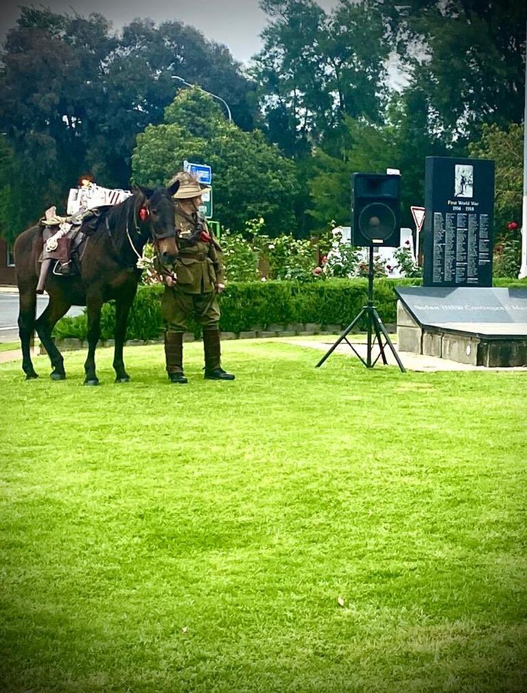 Michael McCormack: A sombre ceremony at #Parkes to commemorate Remembrance Day.  Spe…