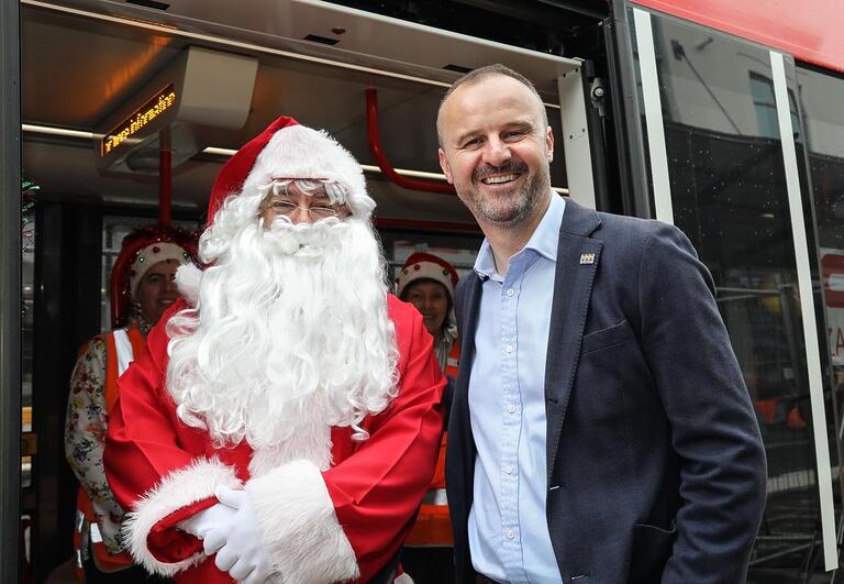 Andrew Barr MLA: Can confirm Santa is on his way – saw him on the light rail  Merry Ch…
