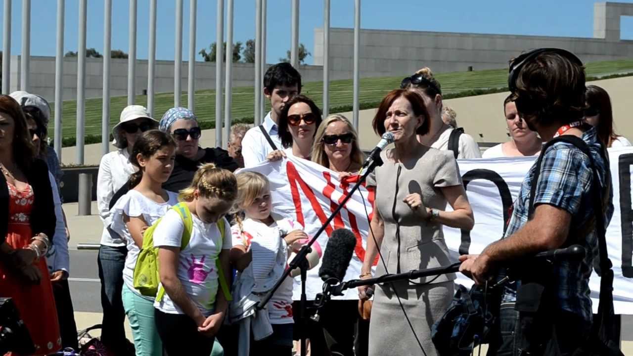 VIDEO: Australian Greens: Federal Greens join protest against parenting payment cuts
