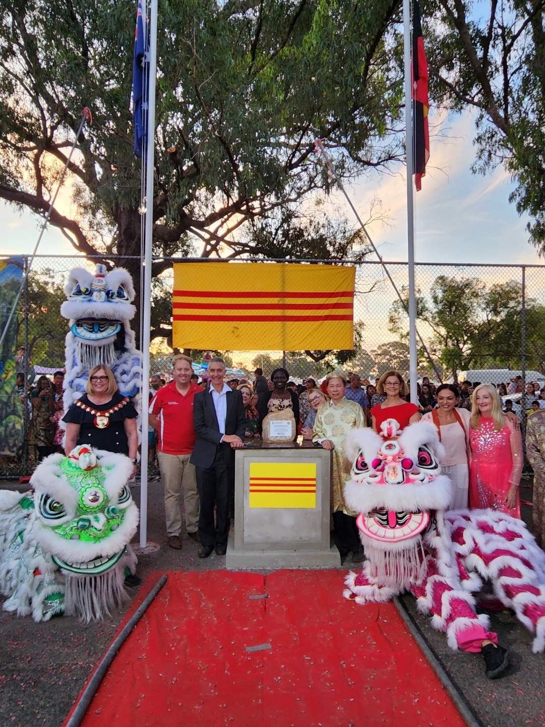 WA Labor: Our State and Federal WA Labor team had a great time at Vietnames…