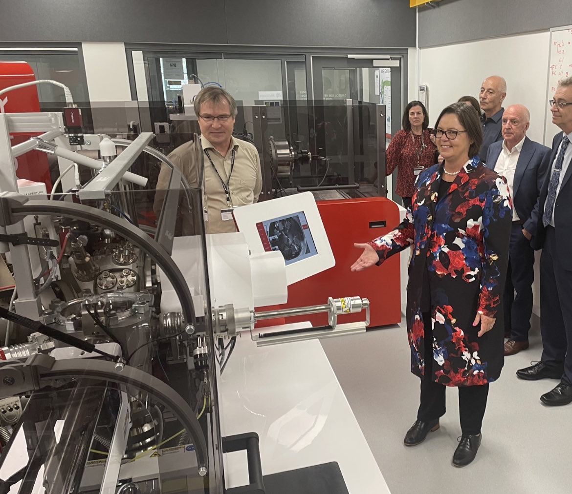 Madeleine King MP: A thrill to get a behind the scenes tour of the ⁦@JDLCentre⁩ at ⁦…
