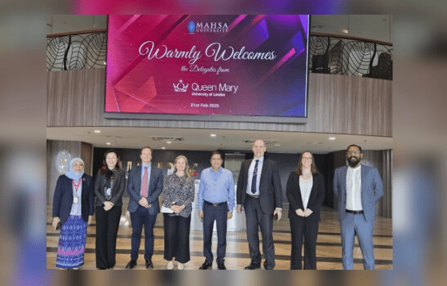 Delegation from Queen Mary University of London visiting MAHSA University.