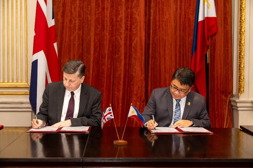 UK, Philippines Boost Trade Ties in First Talks