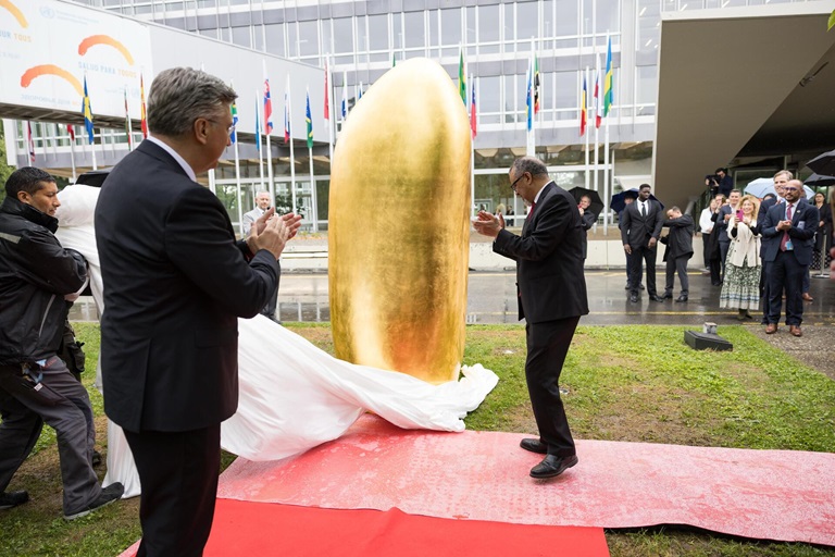 Croatia Gifts Sculpture to WHO