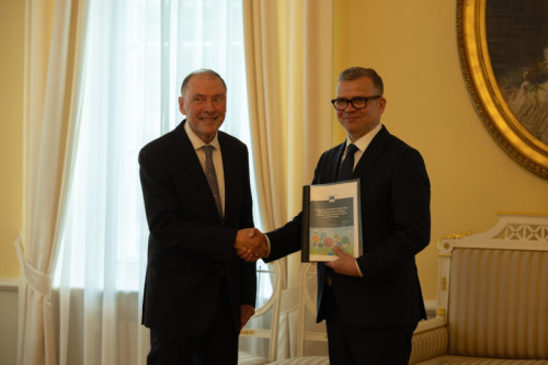 Manchester Uni Delivers Key EU Report to Finnish PM