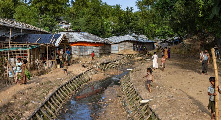 150,000 Rohingya Flee Myanmar Violence to Bangladesh
