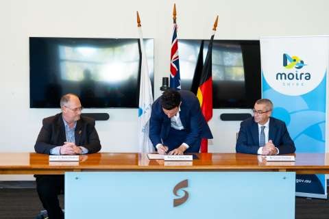 Councils Seal Regional Pact With Economic Accord
