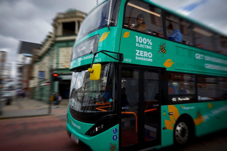 Mayors, Ministers Support UK Manufacturers, Greener Buses