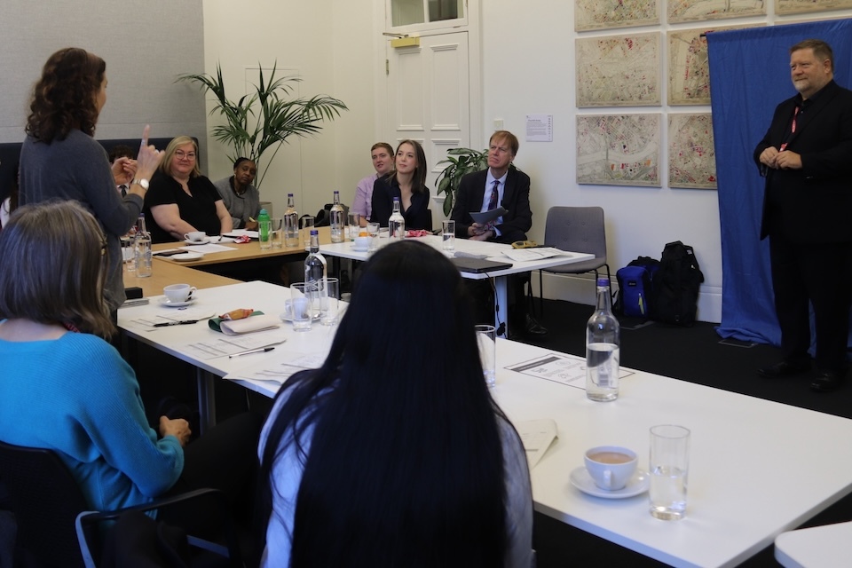 UK Gov Seeks BSL Board Members to Aid Deaf Access
