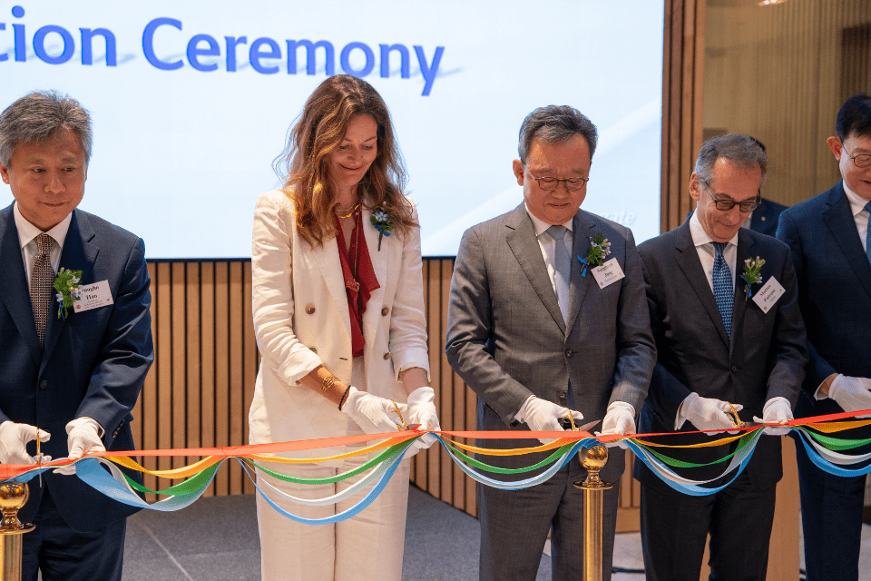 UK Lands £2B Boost from Korean Bank